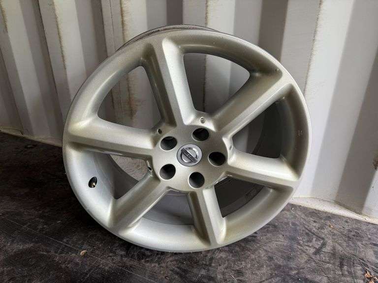 (4) Nissan 350 Wheels image