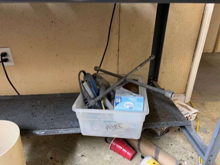Dual Sander, Metal Shelf, wood top table