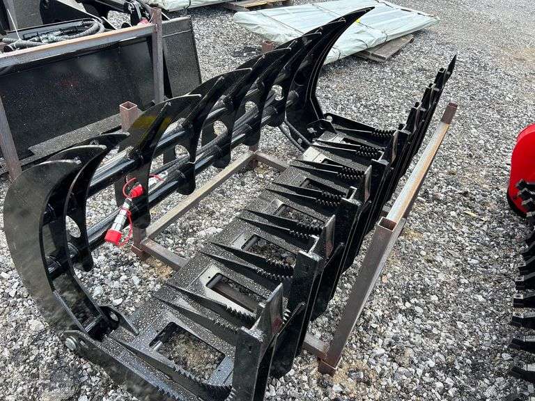 2025 GIYI Unused GY-CLG72C Skid Steer Curved Log Grabber image