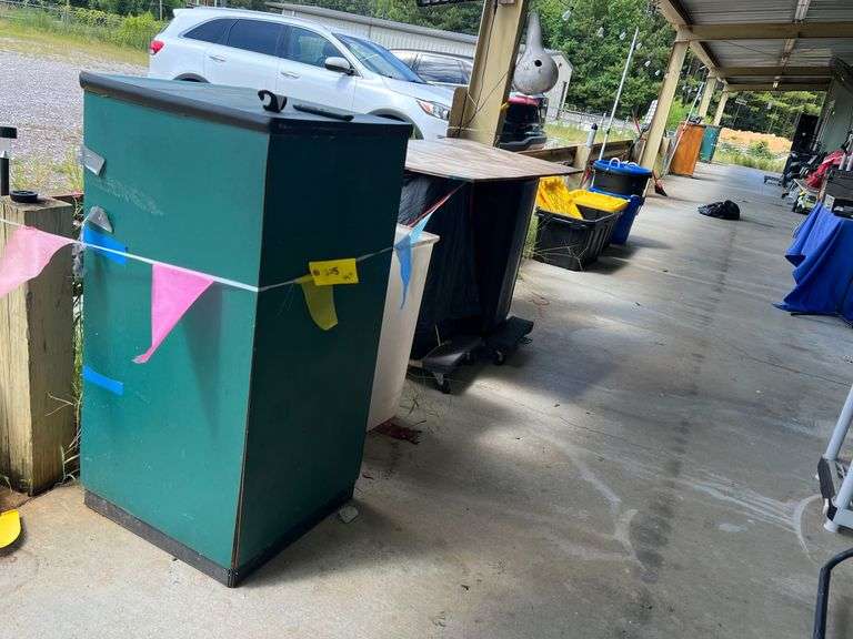 Lot of trash cans