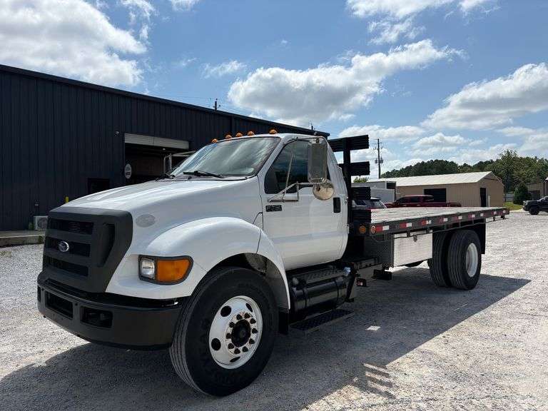 2011 Ford F-750 Diesel Flatbed image