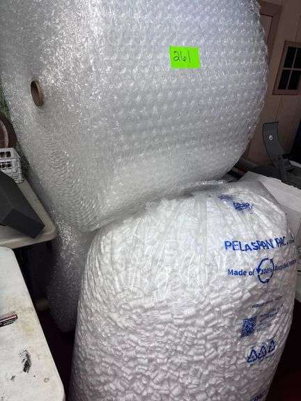 Bubble Wrap/Bag of shipping peanuts image