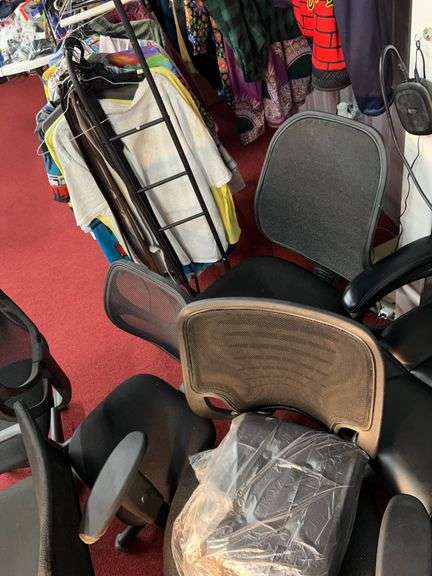 Large lot of desk chairs (10)