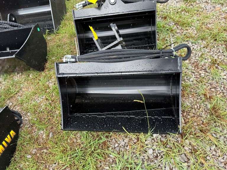 2025 Miva Unused Mini-Excavator Hydraulic Tilt Bucket image
