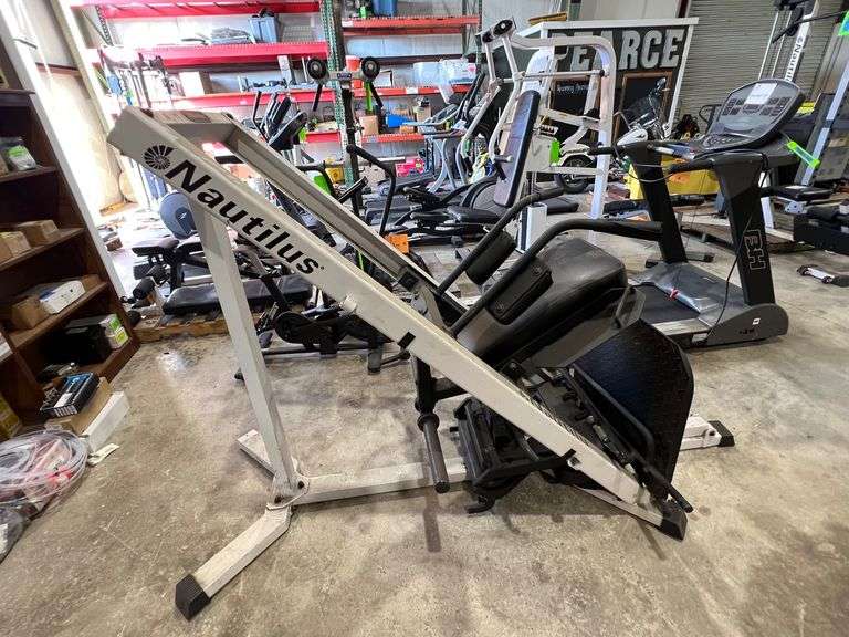 Nautilus Leg Press image