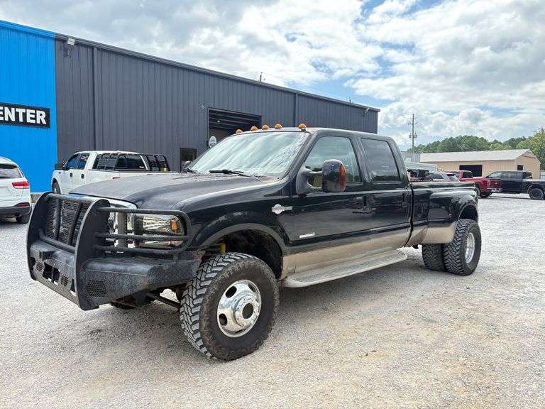 2006 Ford F350 Super Duty Pickup 4WD King Ranch image