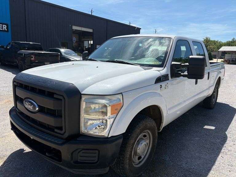 2013 Ford F-250 Super Duty XL 2WD Crew Cab image