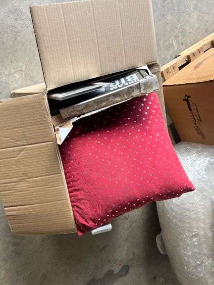 Electronic Equipment / Pallet of boxes, misc