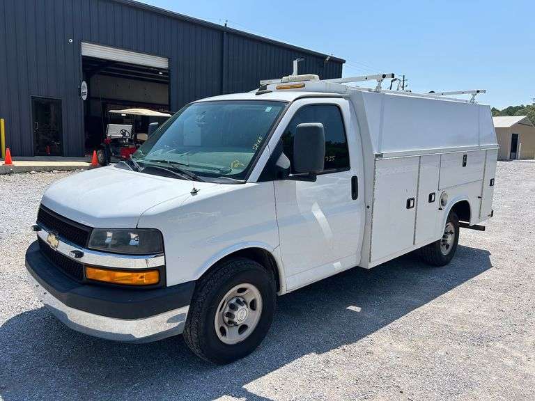 2018 Chevrolet Express 3500 2WD Service Van Body image