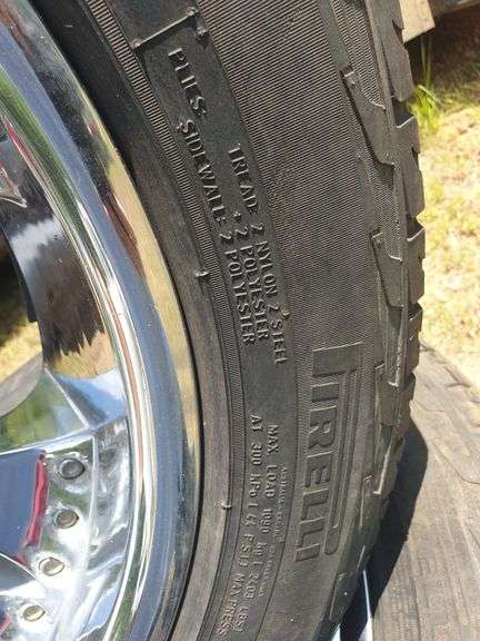 Set of (4) Pirelli Tires 275/55 R20