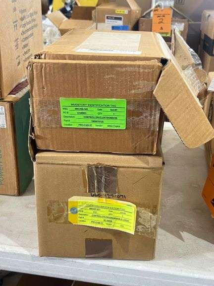 Lot - (1) Programmable Controller and (1) Elektronikon Controller image
