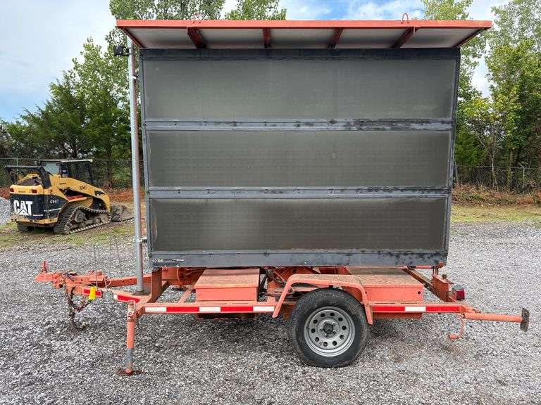 Single Axle Trailer-Mounted Message Sign Board image