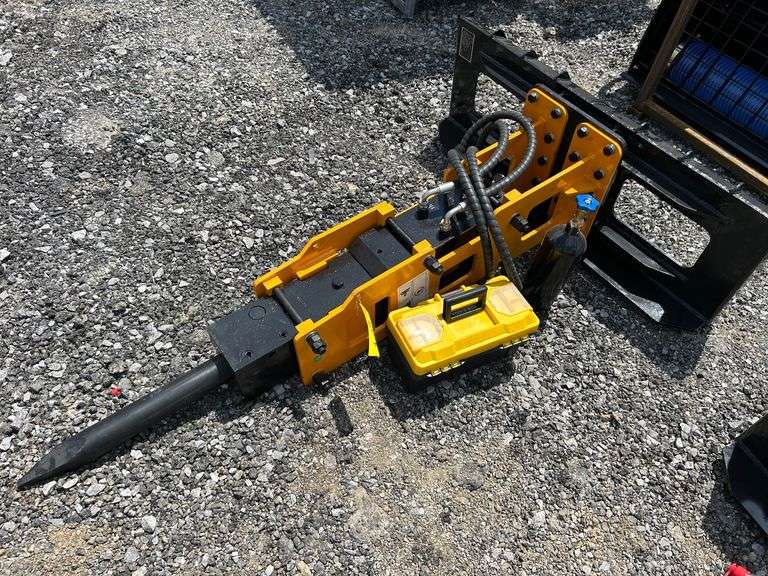 2025 GIYI Unused P680 Skidsteer Breaker Hammer image