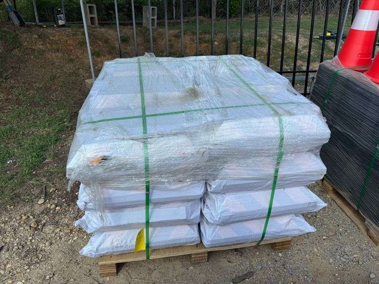 2025 Landhero Unused Parking Blocks - Pallet image