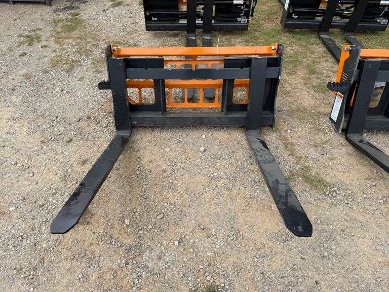 2025 Landhonor Unused PF-11-3500G Skidsteer Pallet Forks image