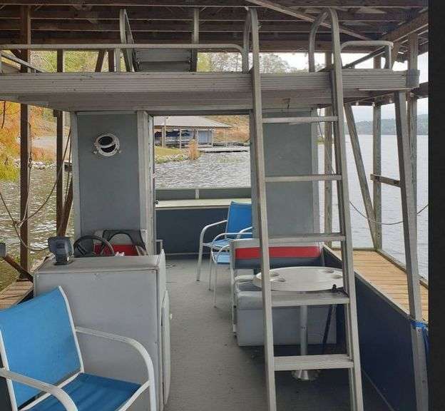 28 ft Pontoon Boat on trailer