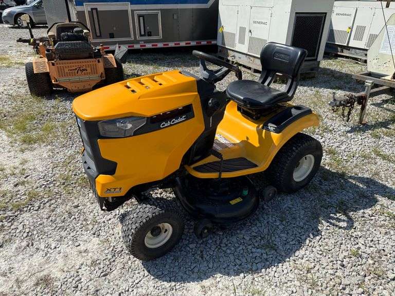 Cub Cadet XT1 42in Riding Mower image