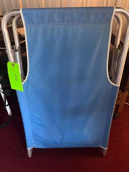 Foldable portable bed image