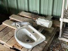 Large lot : Sink/cabinet/shelves