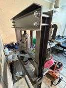 Central Machinery 40,000# Capacity Shop Press