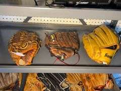 Baseball helmet/(3) Baseball gloves