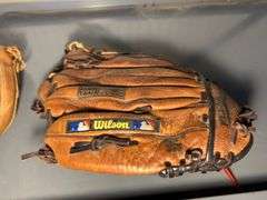 Baseball helmet/(3) Baseball gloves