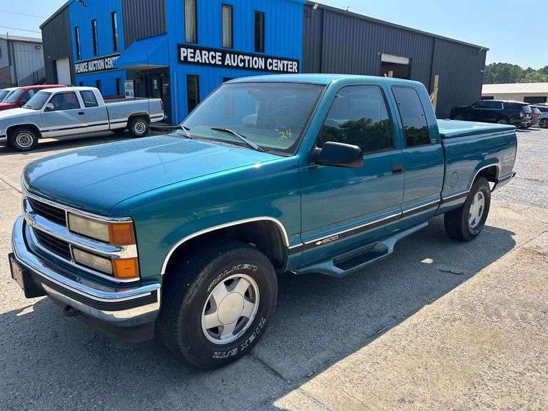 1997 Chevy 1500 Z71 4 x 4 Pick up Truck image