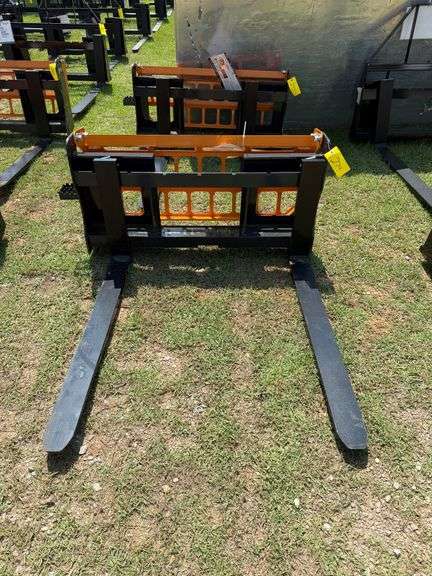 2025 Landhonor Unused PF-11-3500G Skidsteer Pallet Forks image