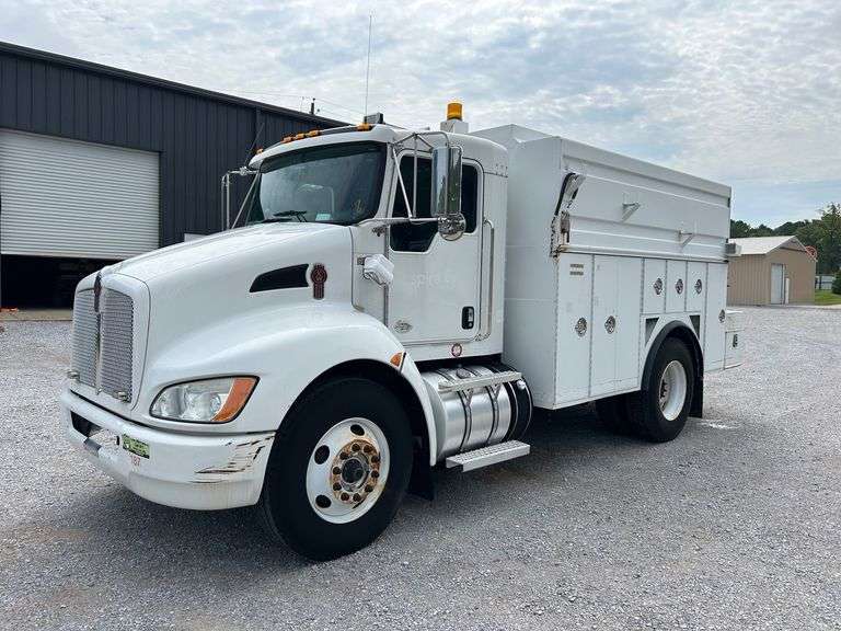 2012 Kenworth T370 Service Body image