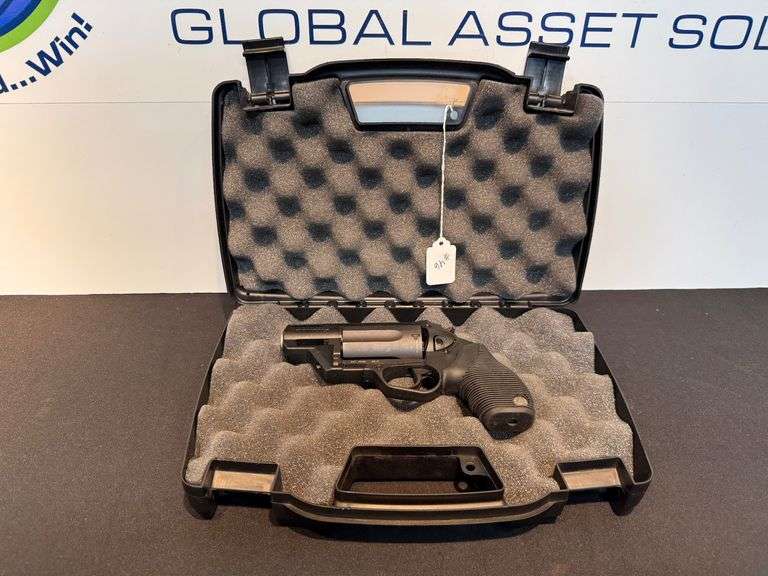 Taurus "The Judge" Revolver, 45/410, with Hard Case image