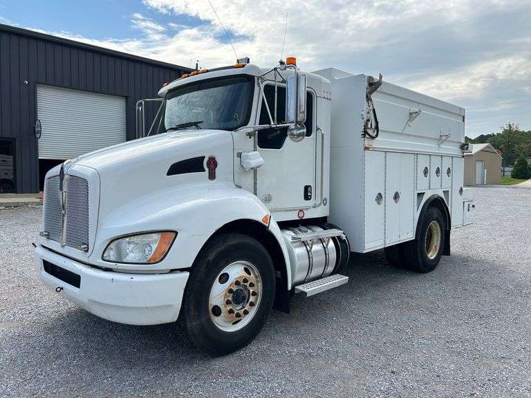 2012 Kenworth T370 Service Body image