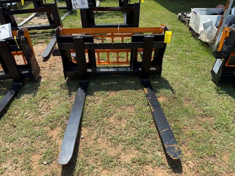 2025 Landhonor Unused PF-11-3500G Skidsteer Pallet Forks image