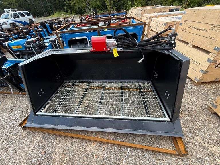 2025 Raytree Unused RMVB78 78in Skidsteer Vibrating Screening Bucket image