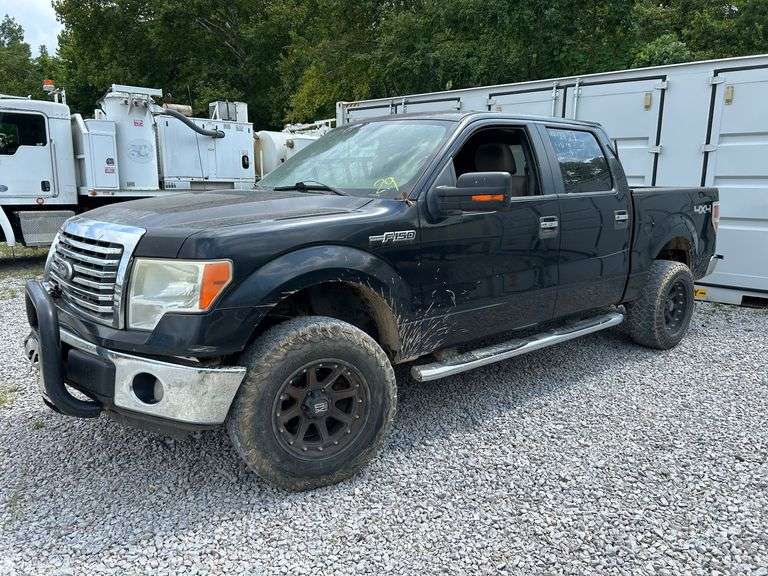 2010 Ford F-150 XLT 4WD Crew Cab image