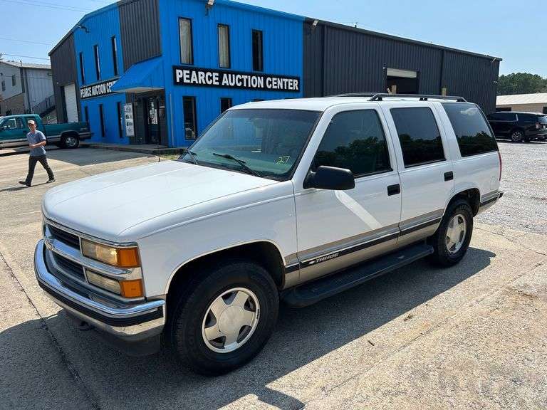 1998 Chevy Tahoe 4 x 4 image