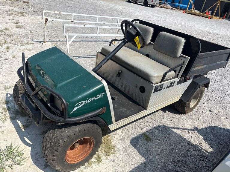 Club Car Pioneer 900 with Dump Bed image