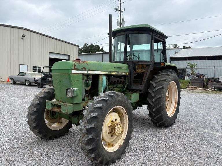 John Deere 3040 Farm Tractor image