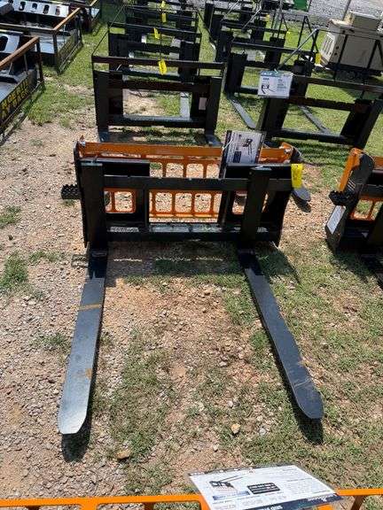 2025 Landhonor Unused PF-11-3500G Skidsteer Pallet Forks image