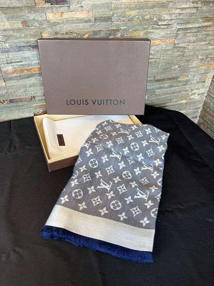 Louis Vuitton Shine Shawl with Box image