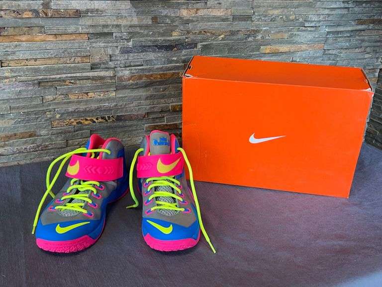 Nike Soldier VIII (GS) Shoes - Size: 6Y image