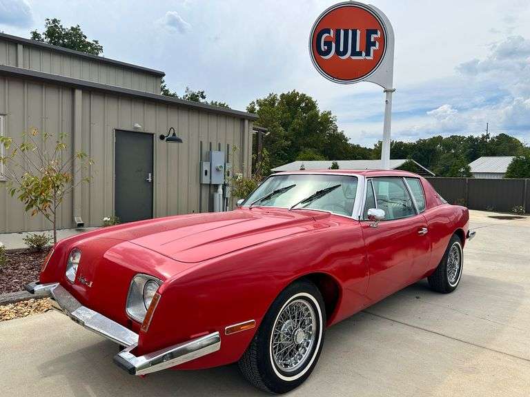 1976 Avanti image