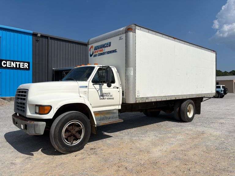 1997 Ford F700 Box Truck image
