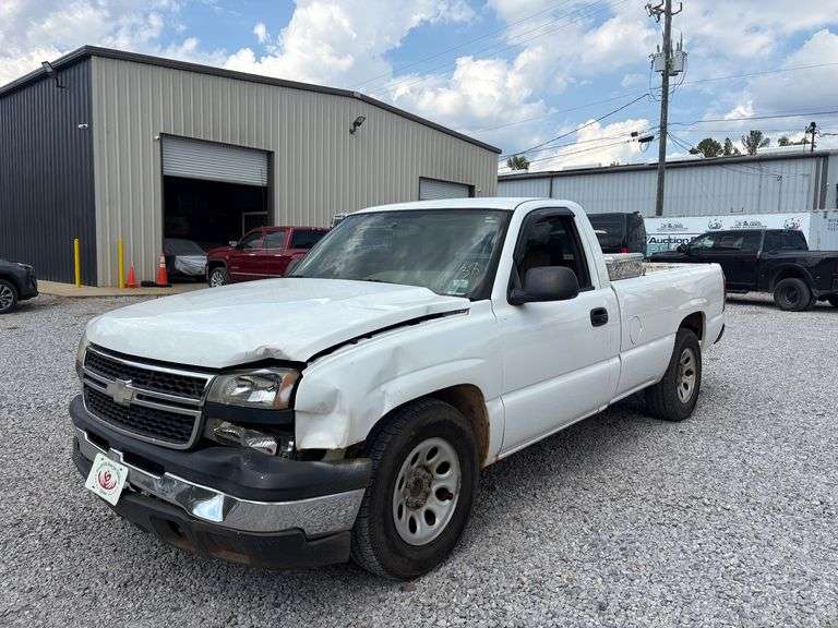 2006 Chevrolet Silverado 1500 2WD image