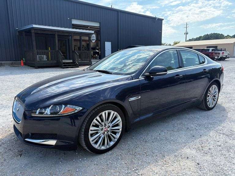 2015 Jaguar XF image
