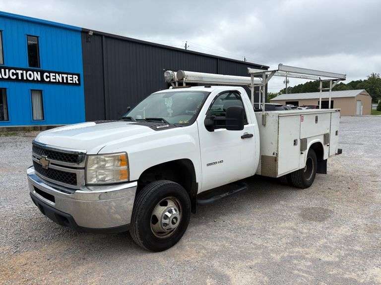 2011 Chevrolet Silverado 3500 Service Body Truck image