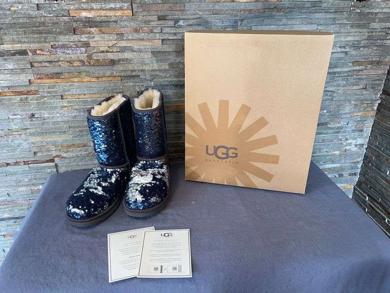UGG Boots Classic Short with Box image