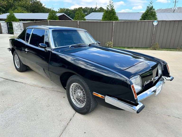1982 Avanti II image