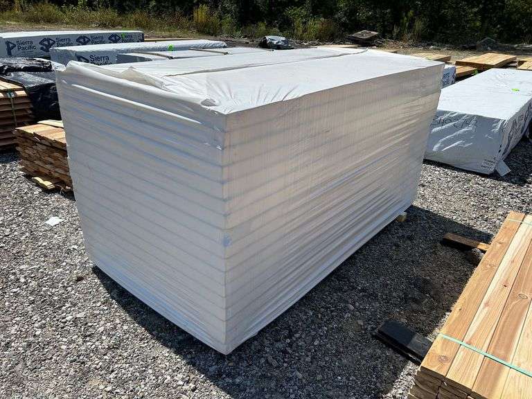 Pallet- Energy Guard Roof Insulation 2.6"x4'x8', 20PSI, 18 Pieces image