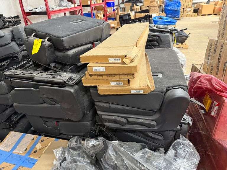 Pallet - '21-'24 Chevrolet Tahoe 2nd Row Take Out Seats (30-70 Splits) image