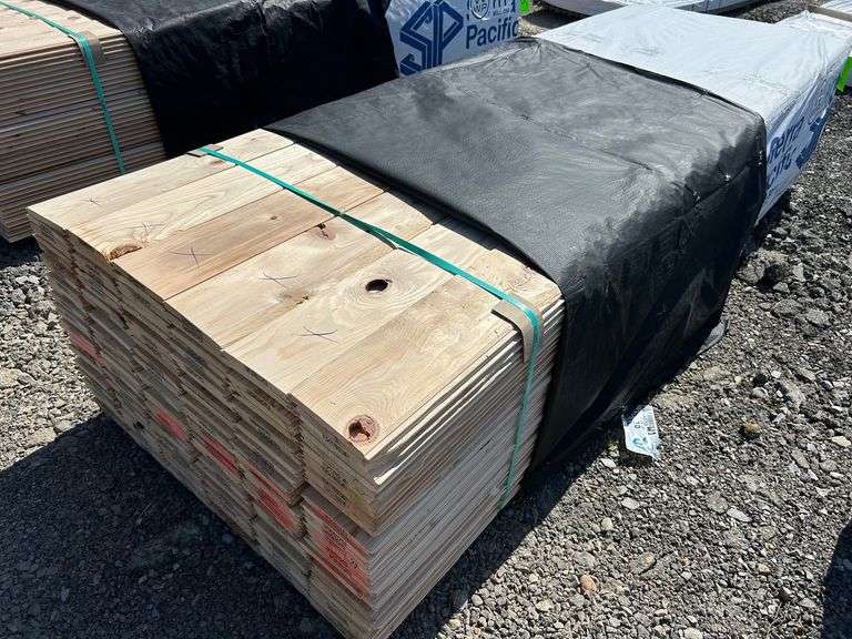 Stack- Western Woods German Lap Siding 1"x8"x10'-216 Pieces image